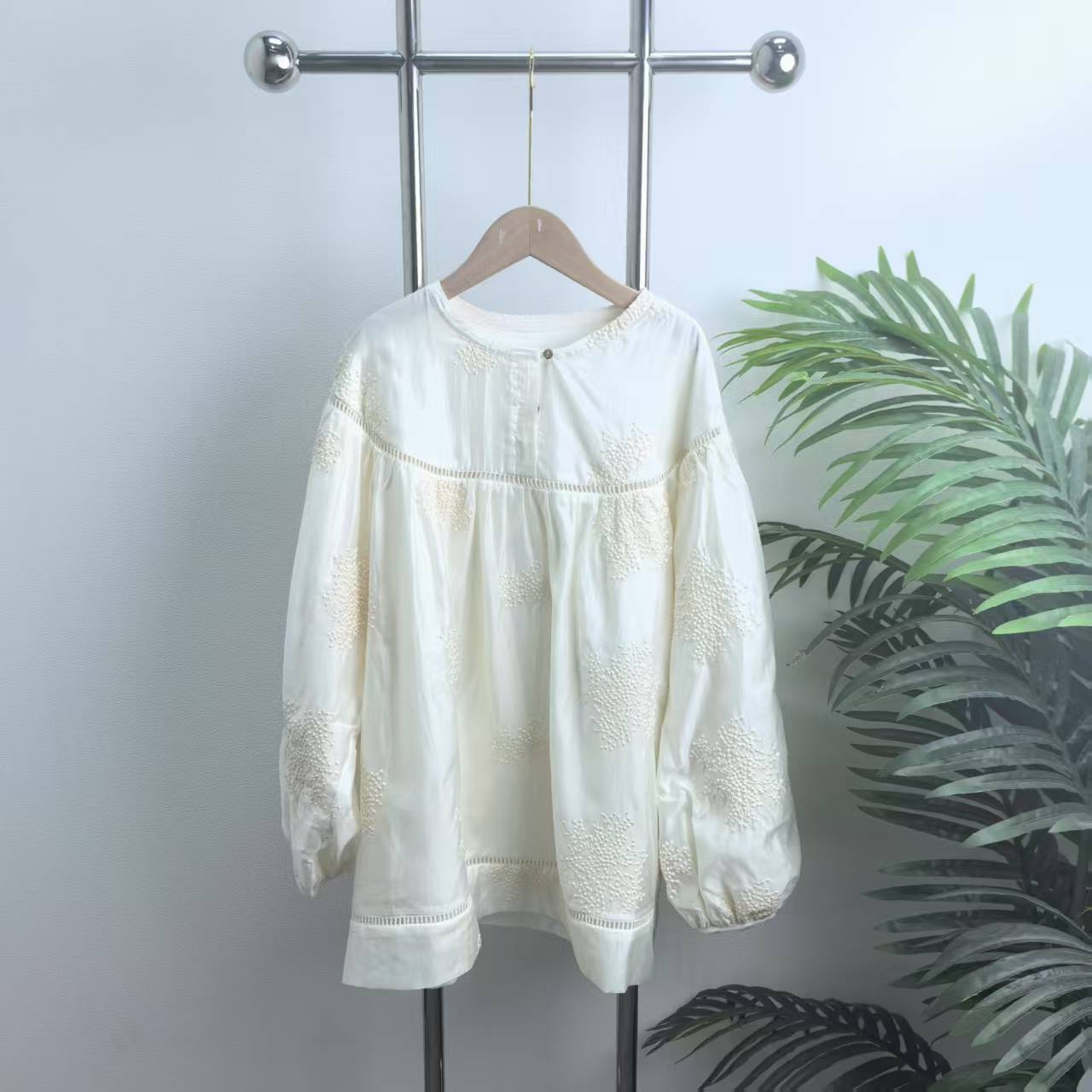 【6030】白色舒适刺绣休闲上衣B0-2