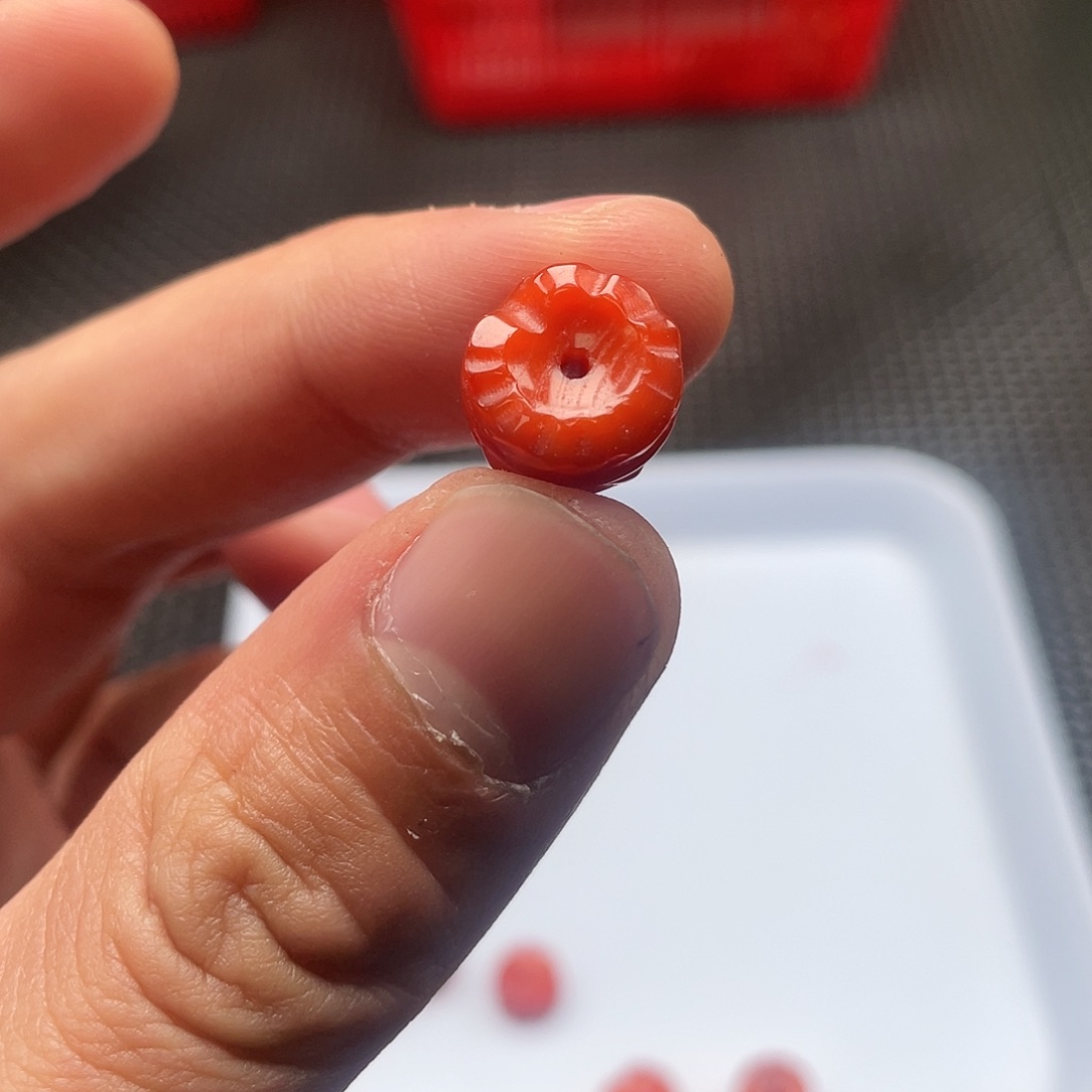 南红玛瑙未镶嵌10号 7*12柿子红羽毛扣一颗