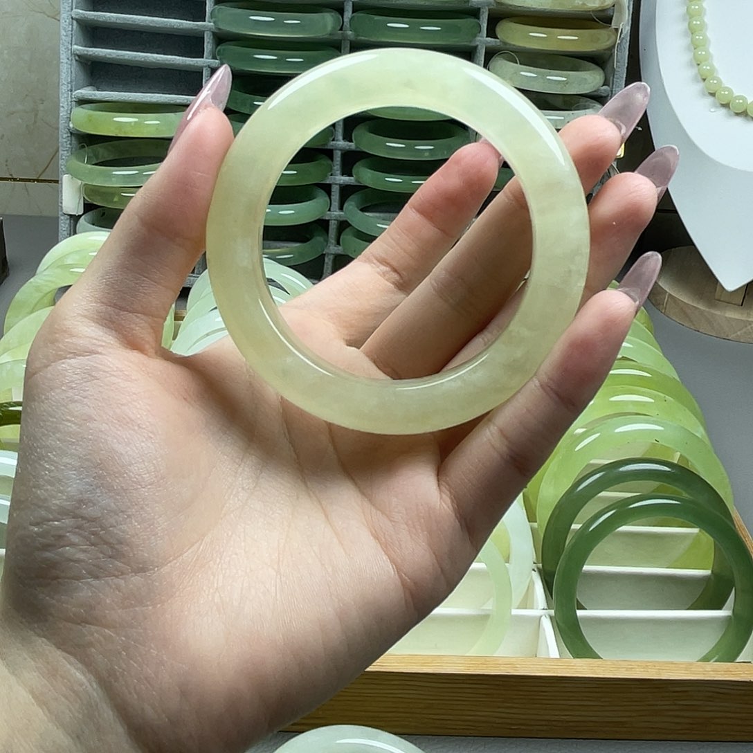 晚***喃蛇纹石玉未镶嵌手镯
