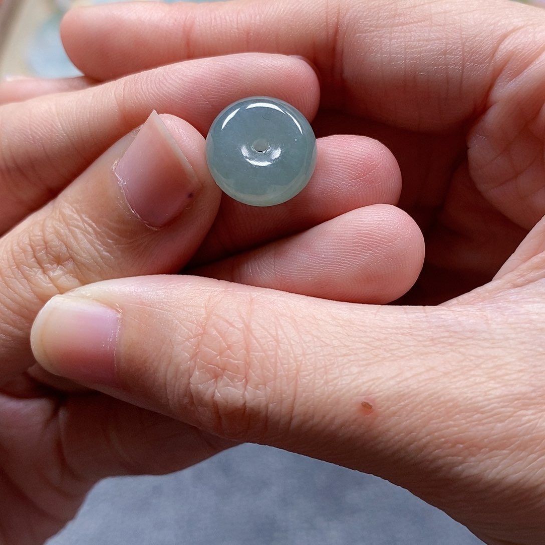 翡翠颈饰未镶嵌闪