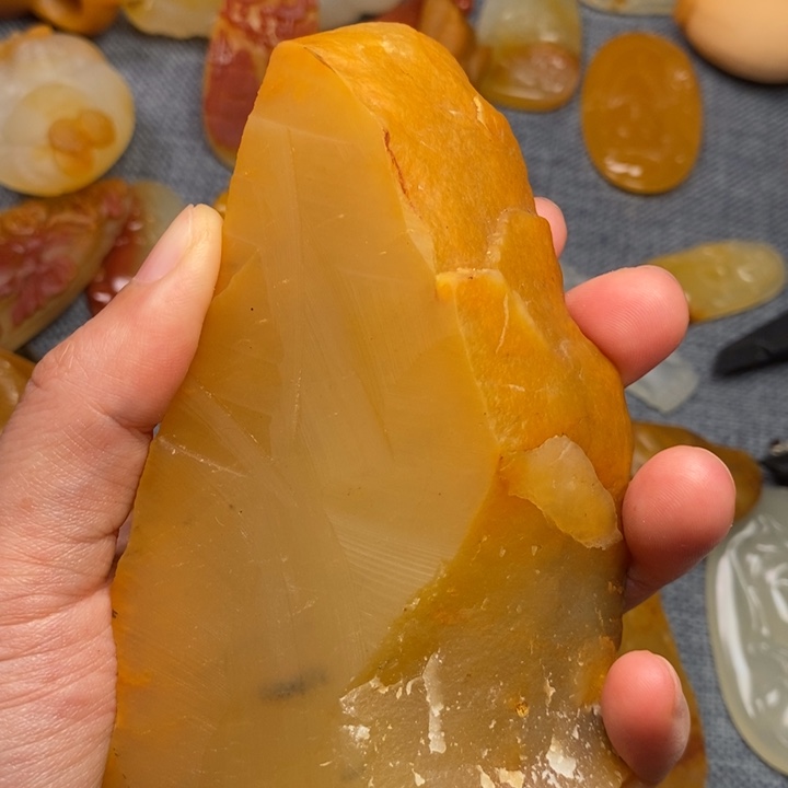石英质玉（黄龙玉）合金颈饰