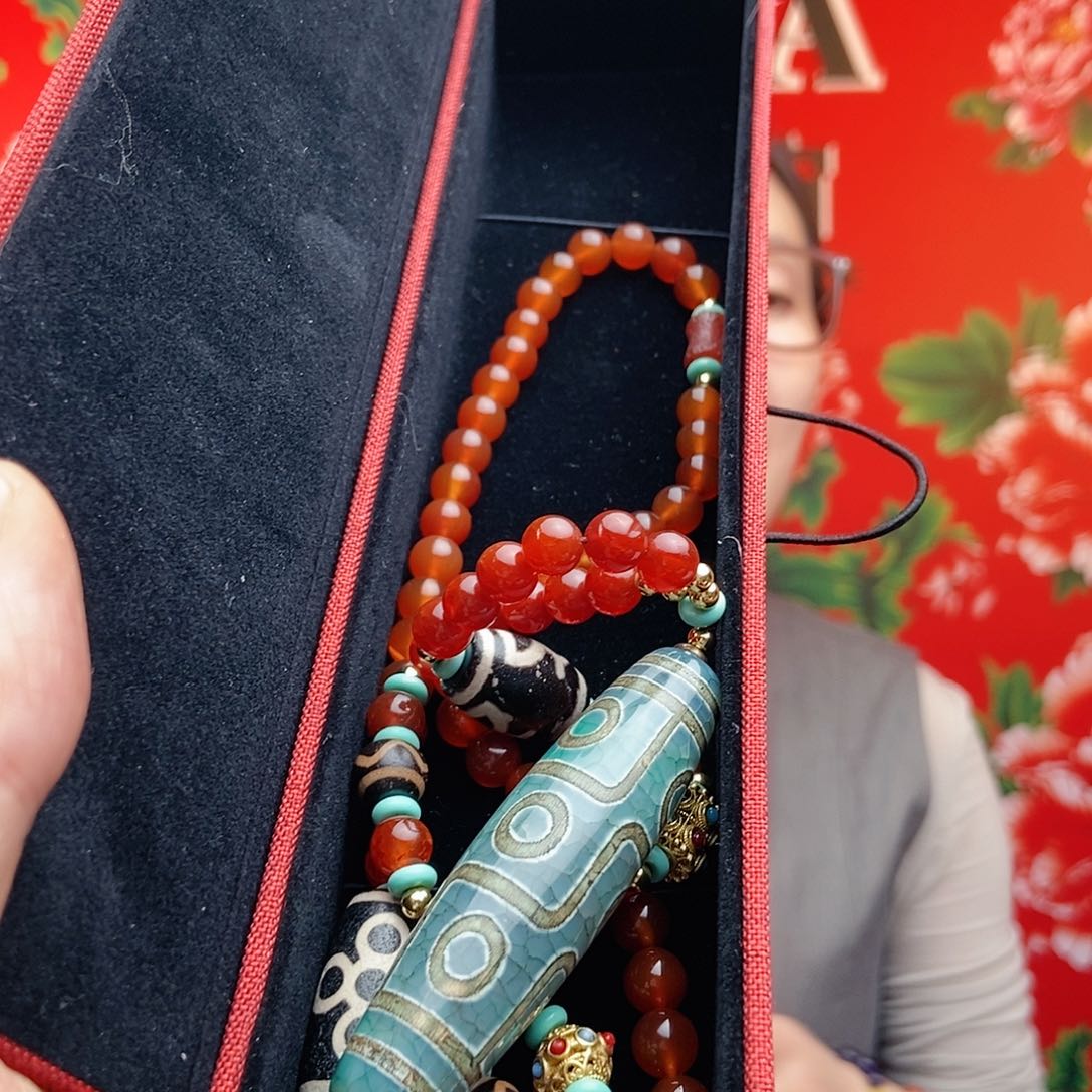 玛瑙/玉髓颈饰合金小*伴绿9眼孤品