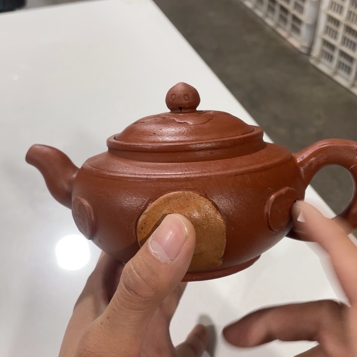 老厂紫砂壶一件。