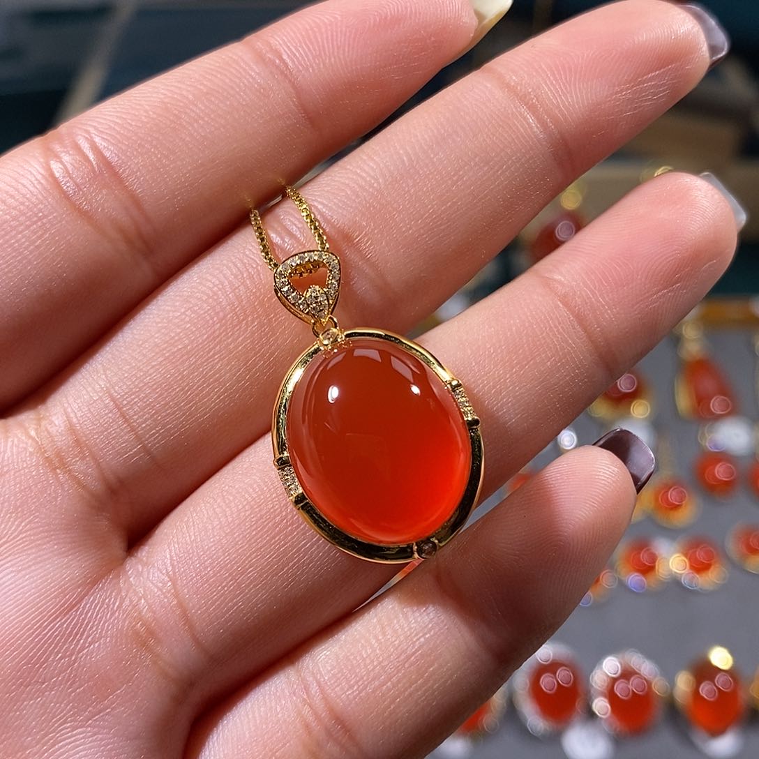 南红玛瑙颈饰18K金镶嵌