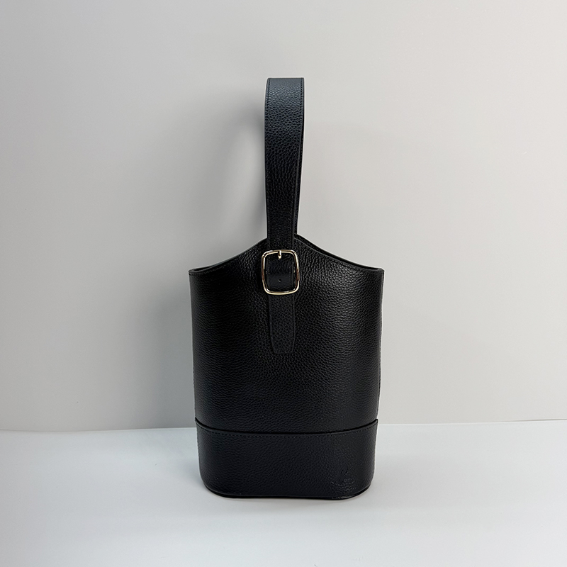 小众设计真皮水桶包女百搭手提