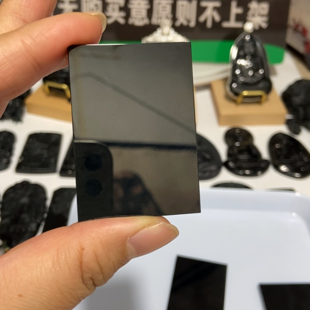 翡翠颈饰未镶嵌今****？无事牌