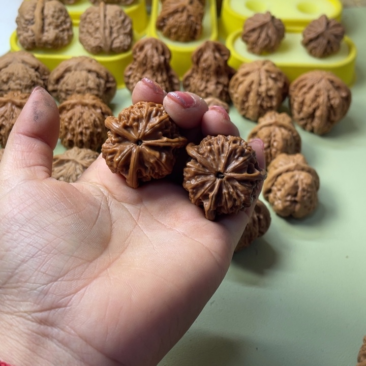 九***月手把件原树核桃玉玺三棱