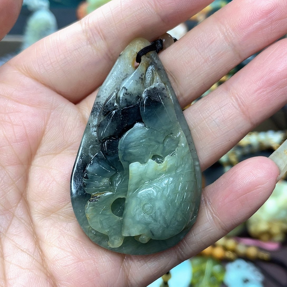 蛇纹石玉颈饰未镶嵌