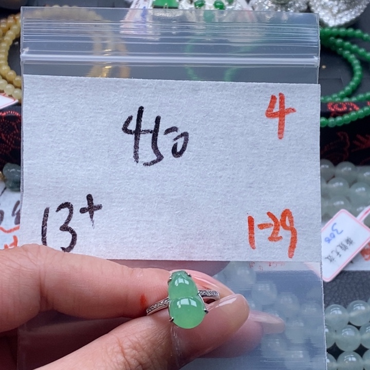 翡翠耳饰未镶嵌戒指