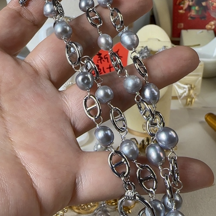 淡水珍珠手链和项链一套有点瑕未镶嵌