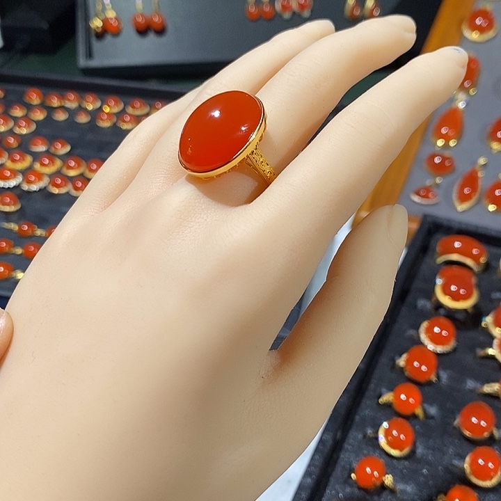南红玛瑙戒指18K金镶嵌