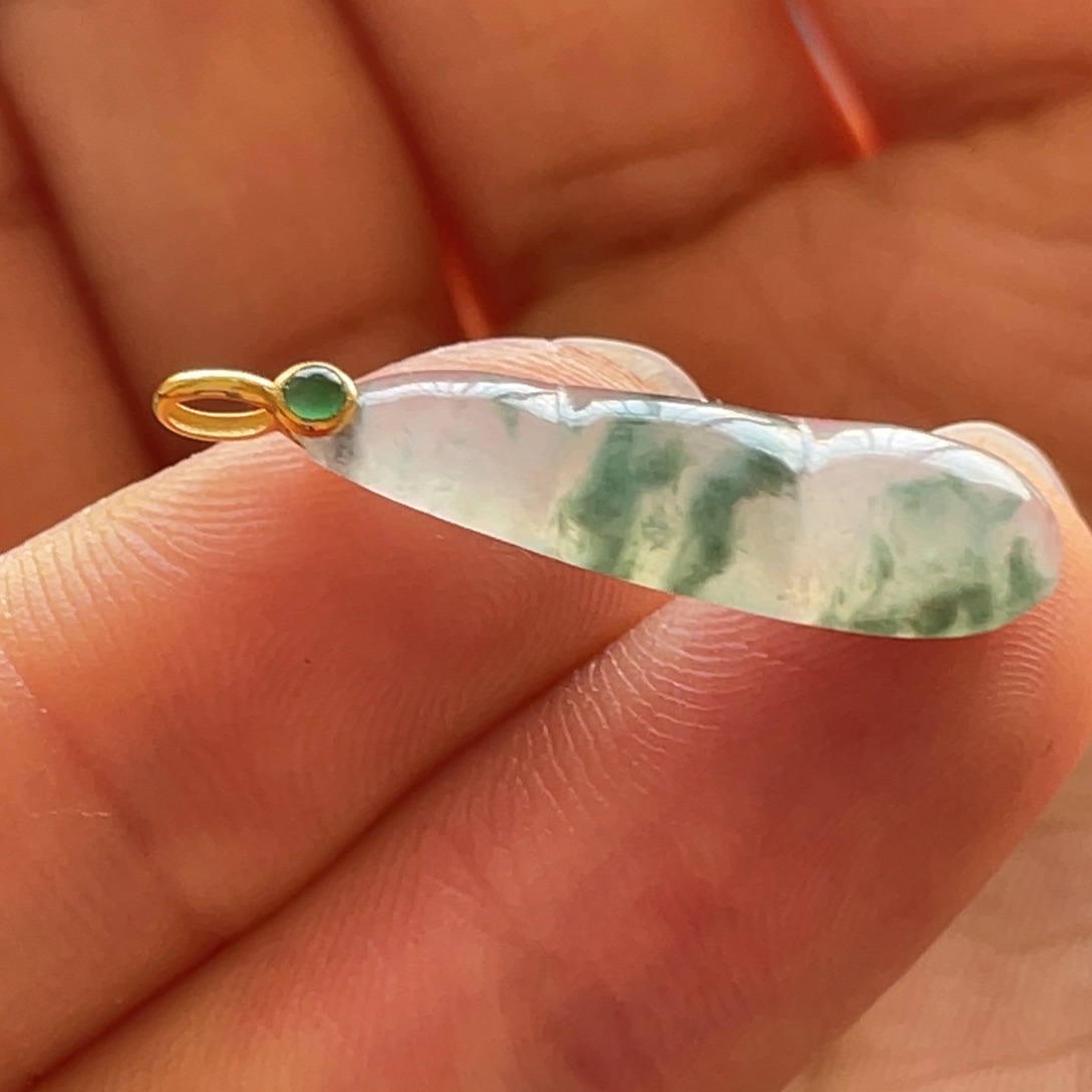 翡翠颈饰18K金镶嵌福豆