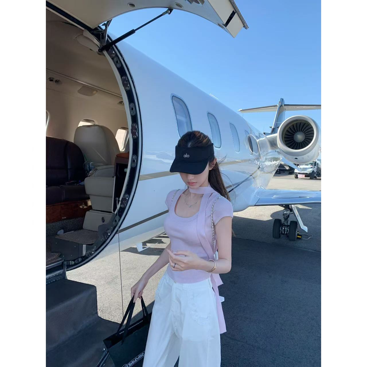 【盒子专享】米兰攻略 U领系带修身无袖针织上衣