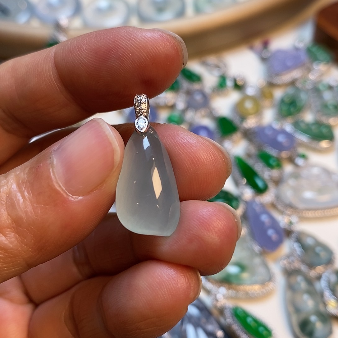 翡翠颈饰18K金镶嵌福瓜