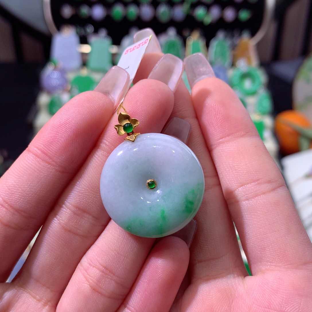 翡翠颈饰18K金镶嵌翡翠