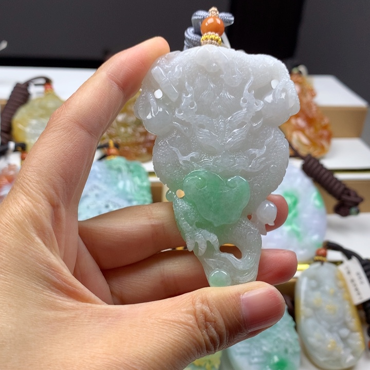 翡翠颈饰未镶嵌吊坠