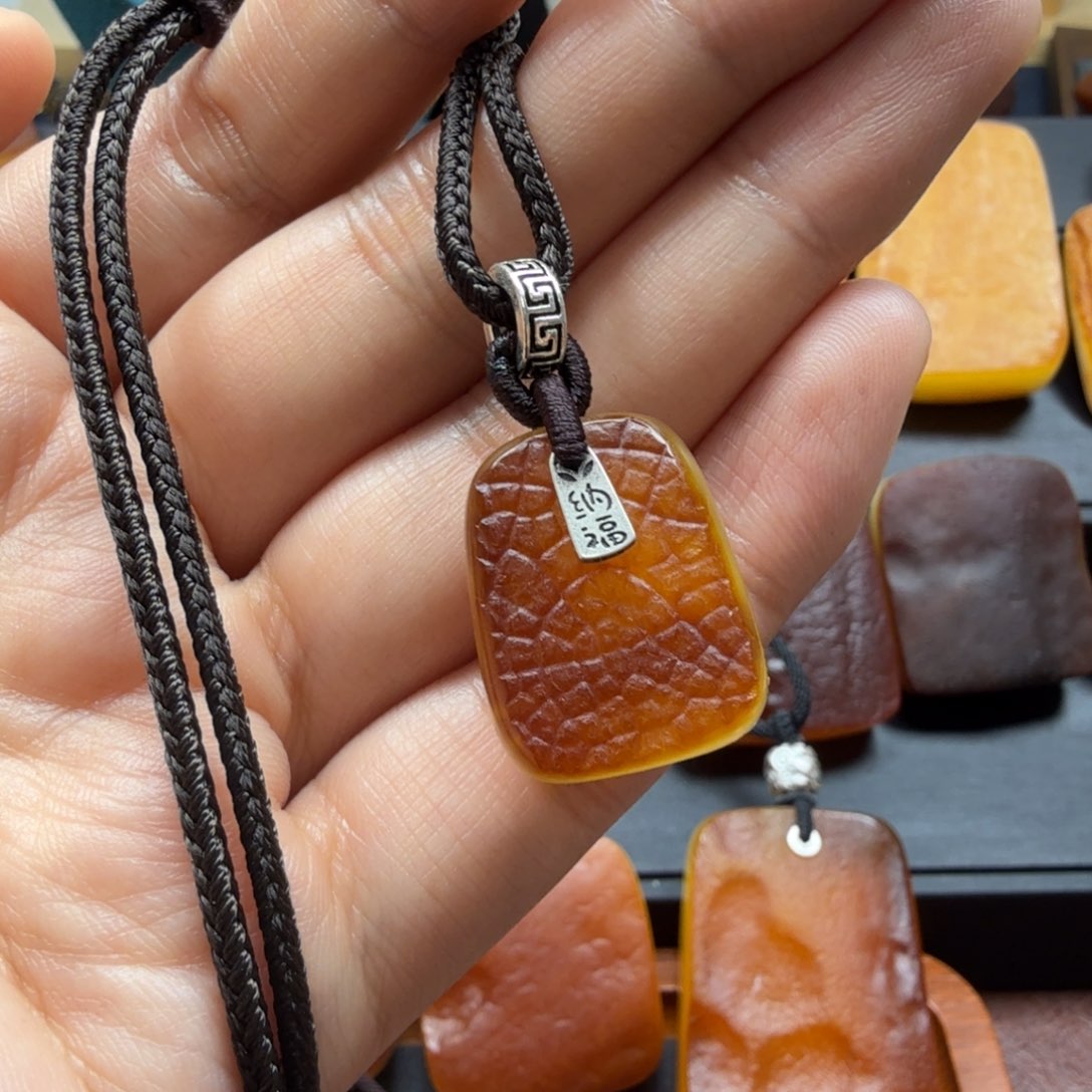 琥珀吊坠(赠链)未镶嵌