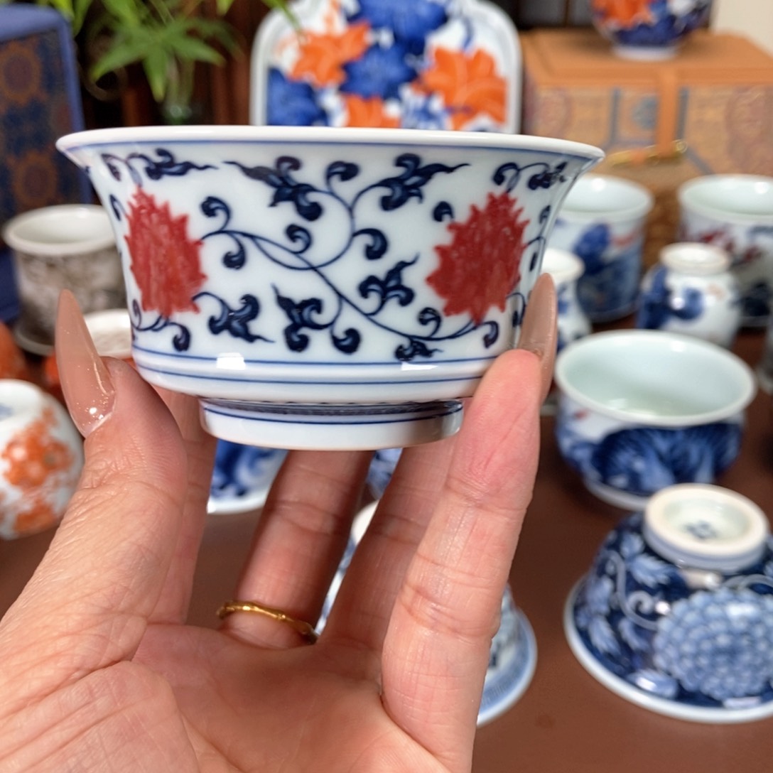 阳春白雪青花釉里红缠枝莲马蹄杯