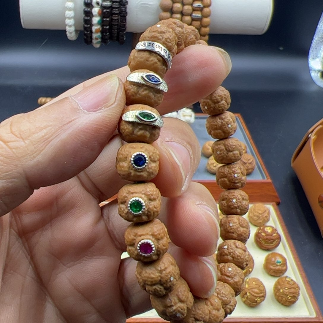 猴头核桃吊坠饕餮