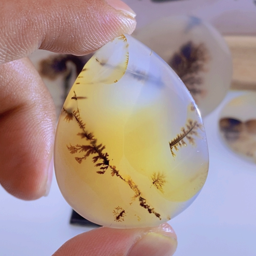 玛瑙/玉髓颈饰未镶嵌