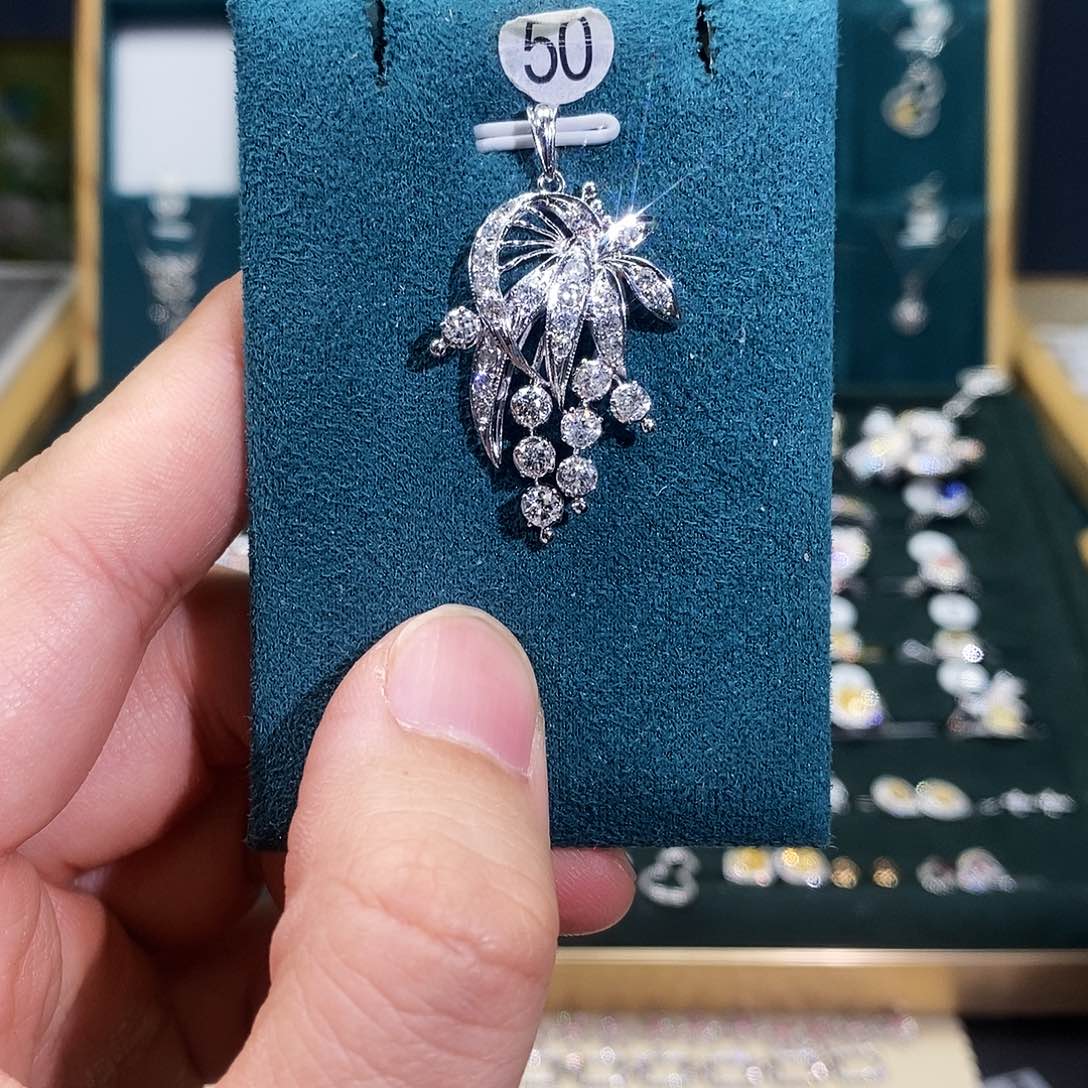 钻石吊坠(不含链)18K金镶嵌吊坠