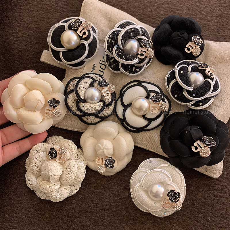 合金布艺胸针 山茶花胸针~复古法式小香风高级感大衣外套别针