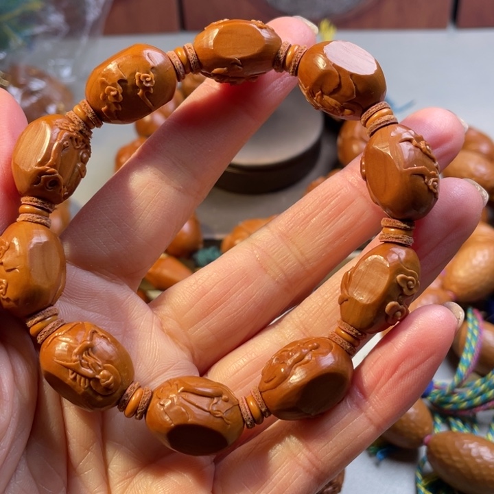 无相双面核雕，橄榄