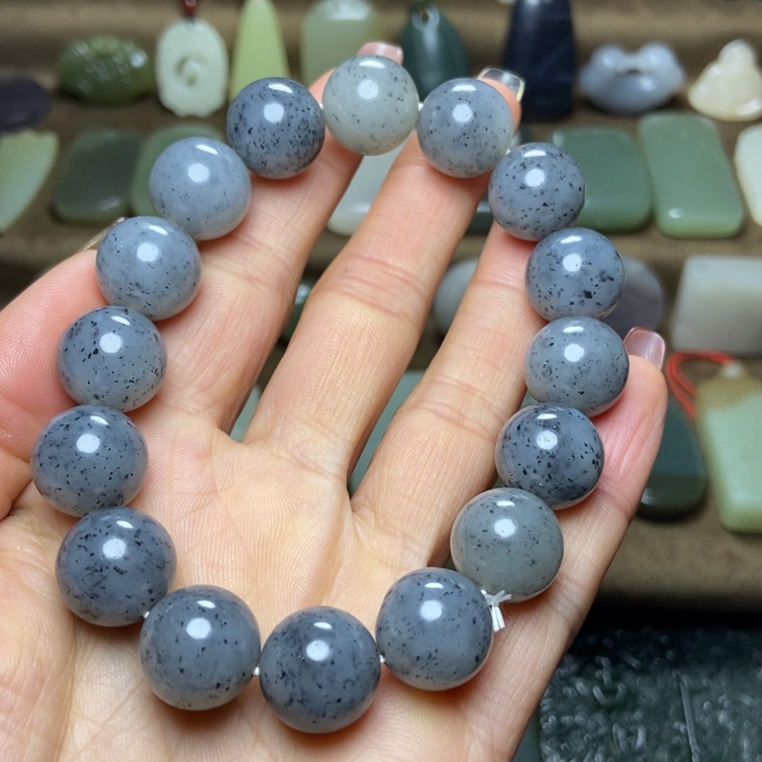 和田玉颈饰未镶嵌莎**卡