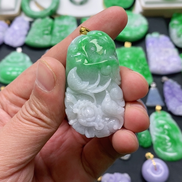 翡翠颈饰未镶嵌吊坠