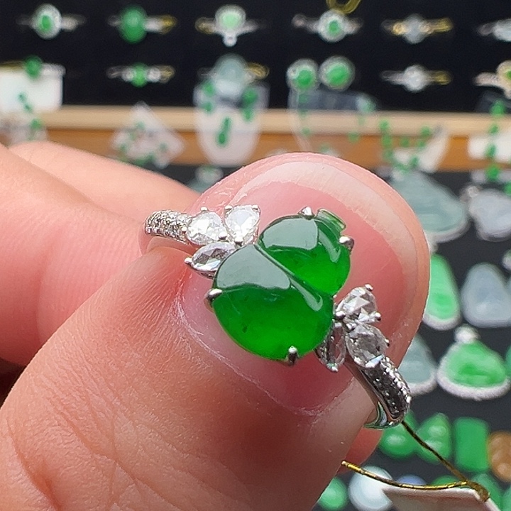 翡翠18K金镶嵌戒指葫芦8.4