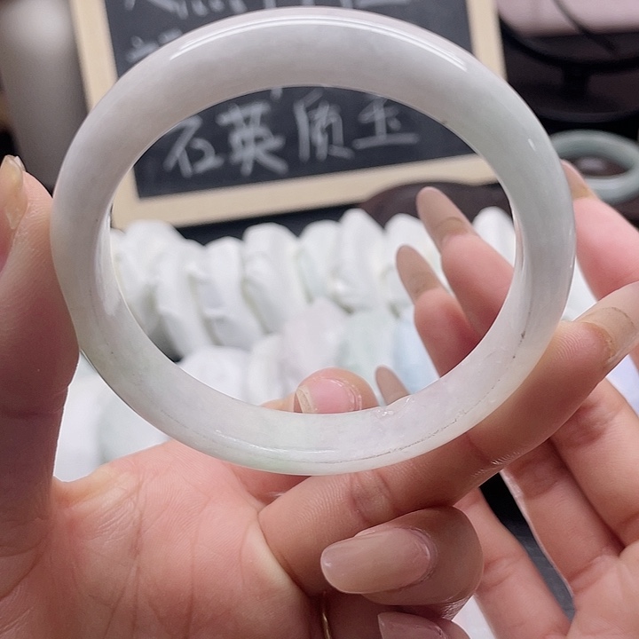 石英岩玉未镶嵌手镯3