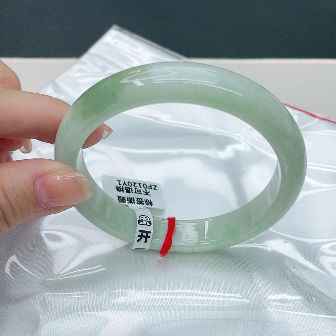 翡翠手镯未镶嵌正62.5