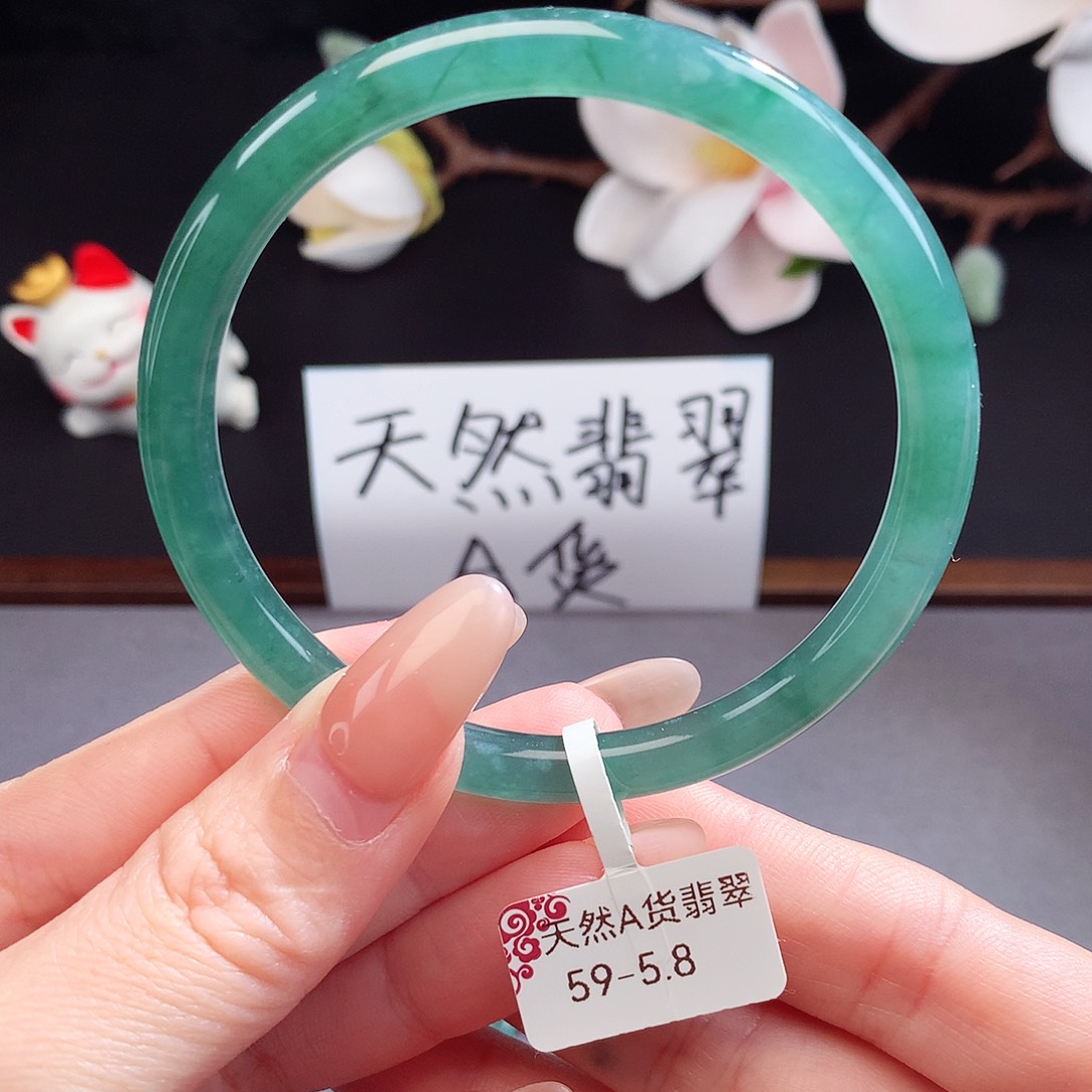 翡翠手镯（圆镯）未镶嵌