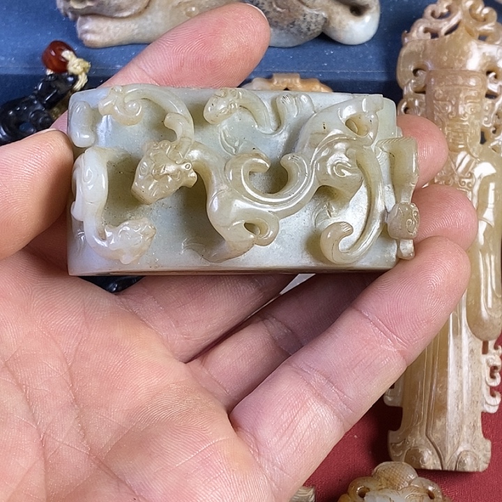 万***然和田玉未镶嵌颈饰