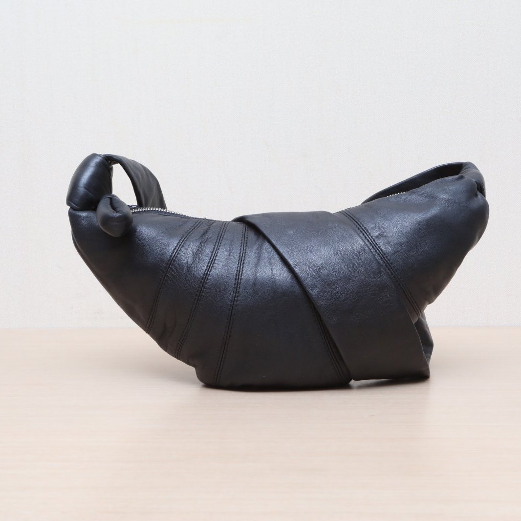 95新  小花黑黑Croissant 牛角单肩包 小号 黑色 皮革S