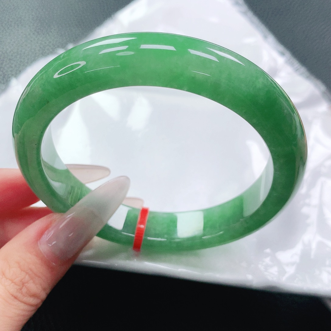 翡翠手镯未镶嵌58圈