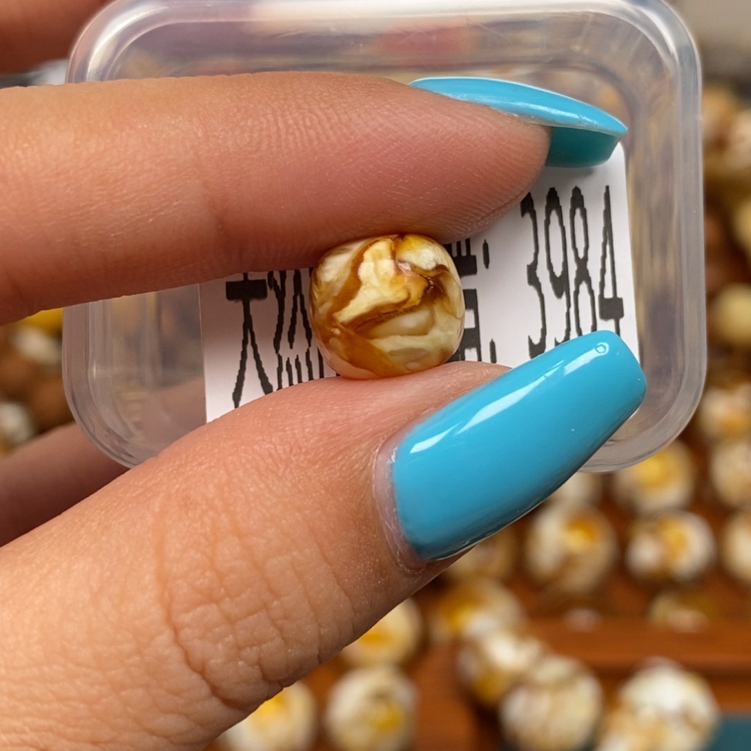 蜜蜡未镶嵌珠宝奇石3984