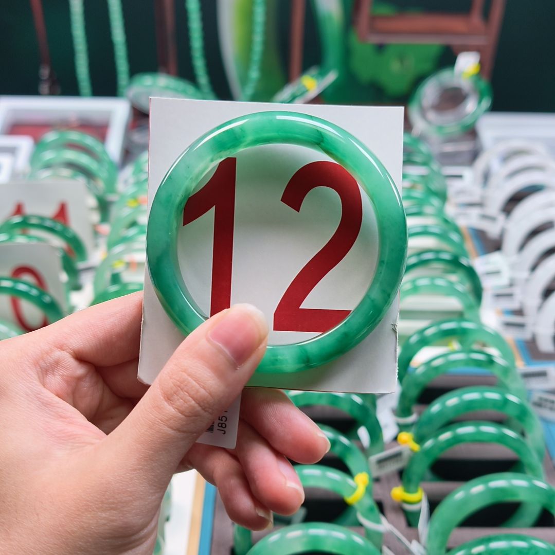 石英质玉（非洲翠）未镶嵌手镯非洲翠手镯