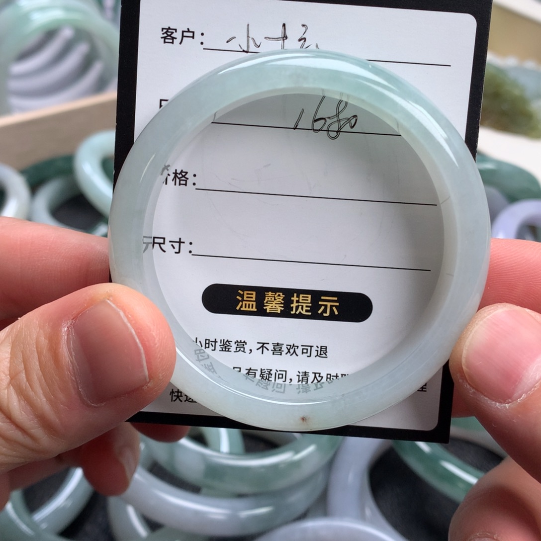 小***憨翡翠未镶嵌手镯成品