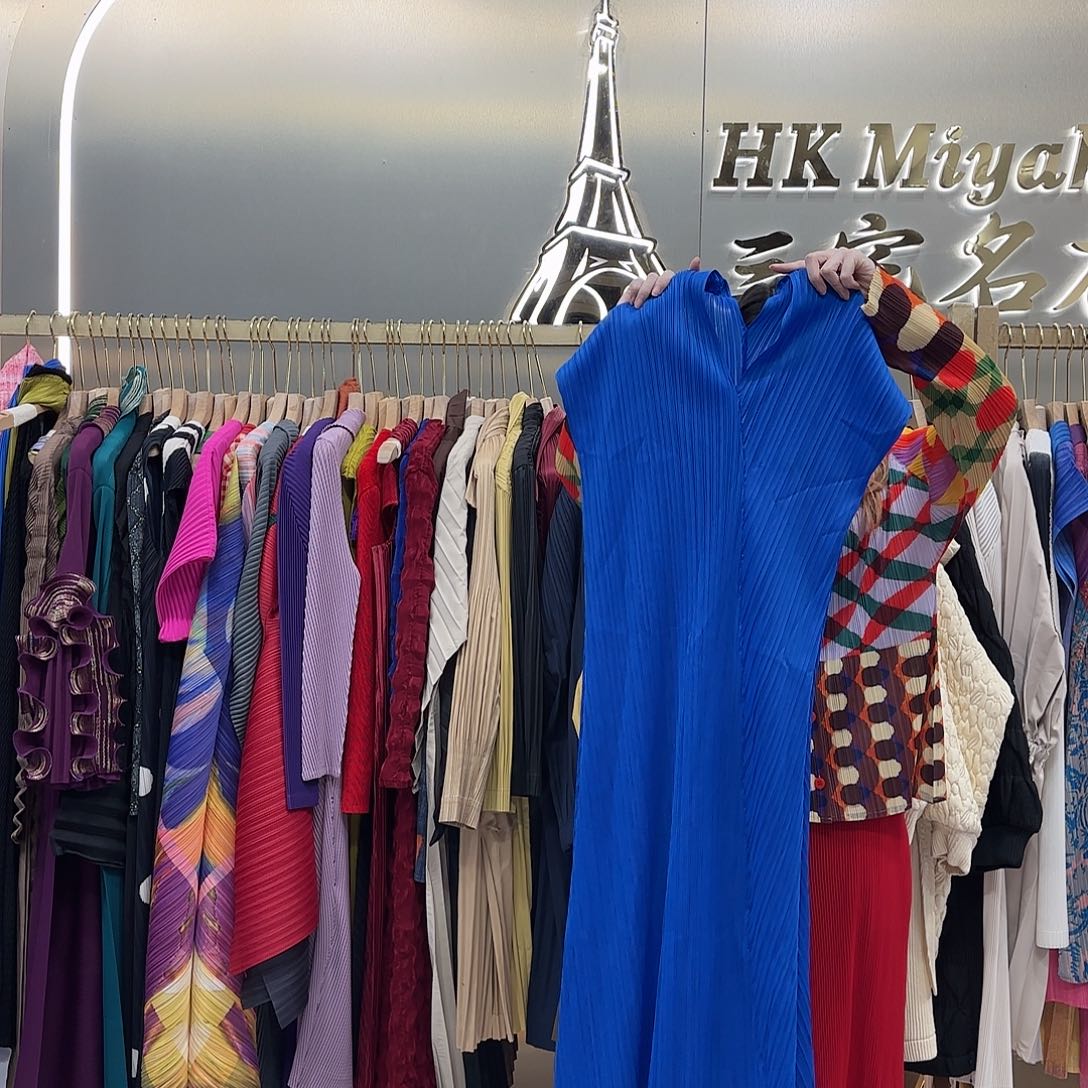 套头款蓝色v领连衣裙