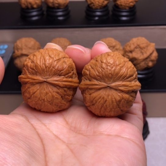 文玩核桃把件金蟒蛇皮球28