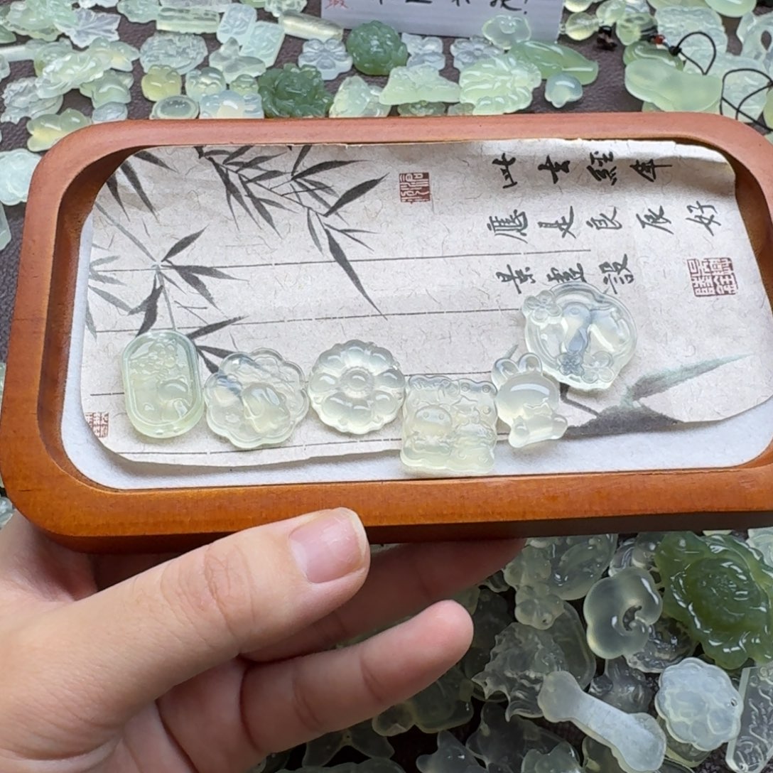 想***啥蛇纹石玉合金颈饰