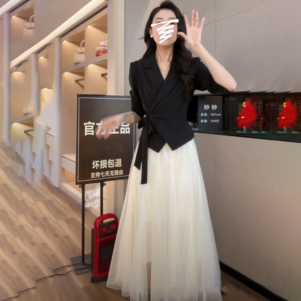 高级感黑色长袖西装上衣+半身网纱裙子2025春秋新款两件套套装女