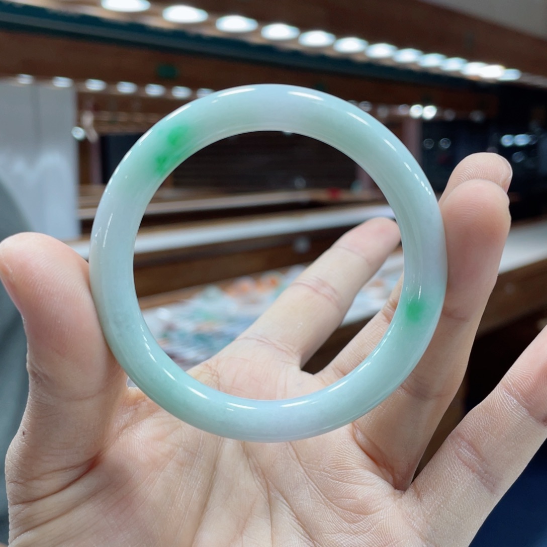 翡翠手镯未镶嵌小*买断