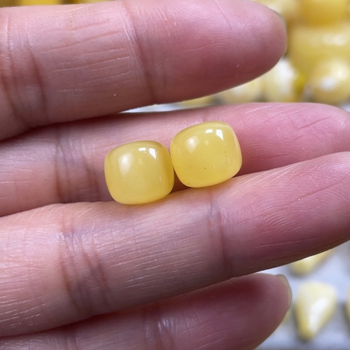 小***蜜蜡未镶嵌裸石15杂