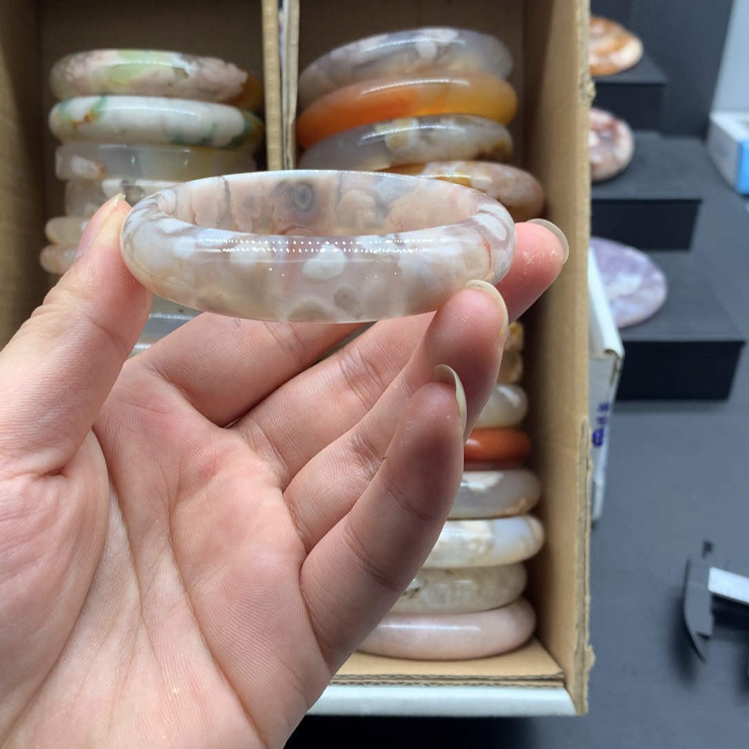 【闪购商品】玛瑙/玉髓手镯未镶嵌十**末