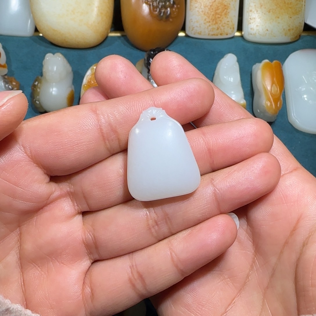 和田玉颈饰未镶嵌天**鸢