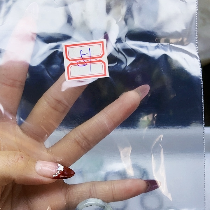 翡翠戒指未镶嵌，