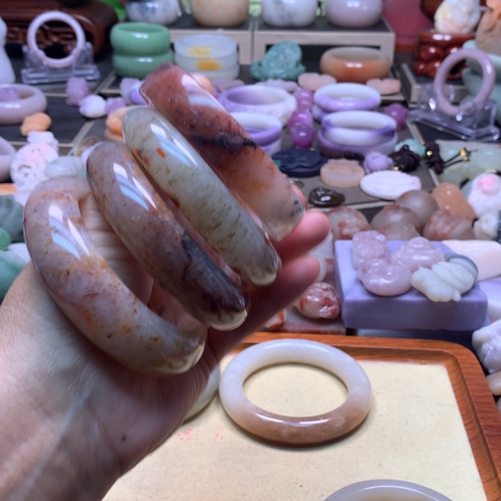 石英岩玉未镶嵌4条手镯54有裂纹