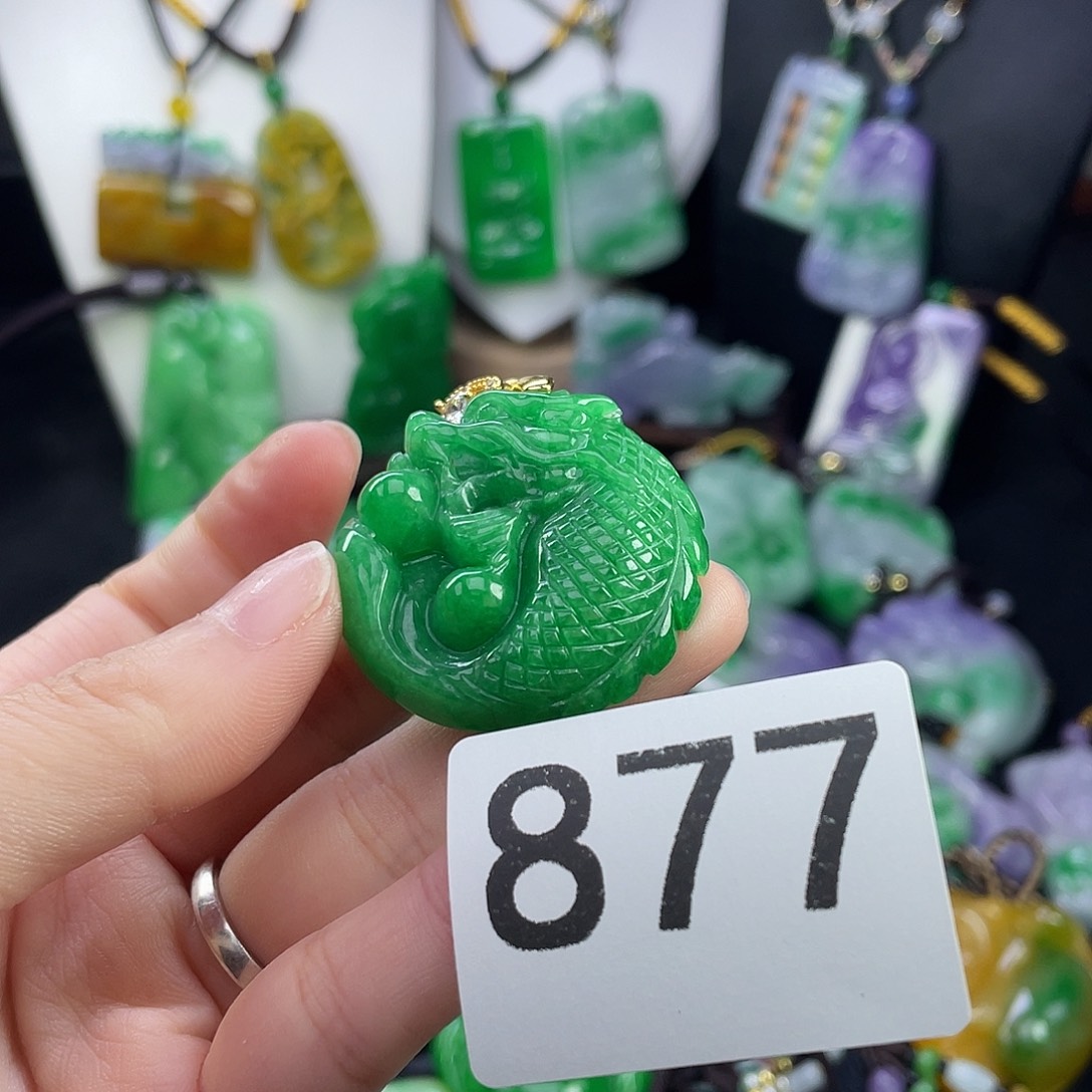 翡翠未镶嵌吊坠(赠链)